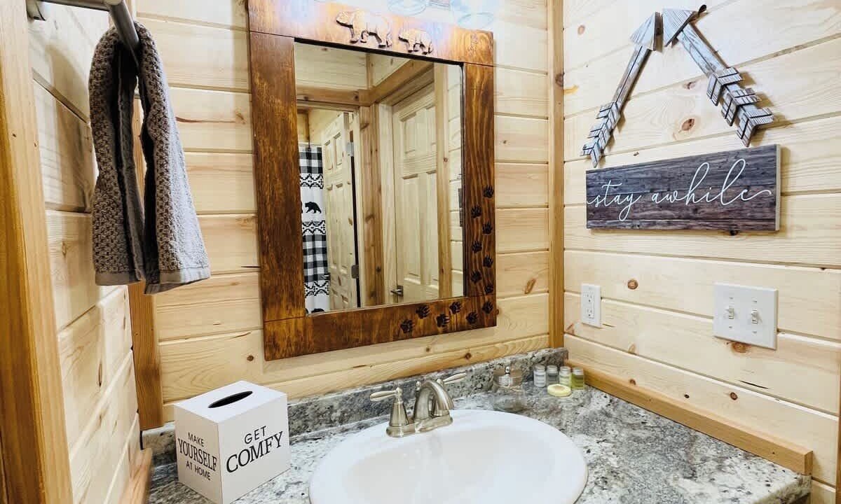 Photo of Bathroom in Island Park
