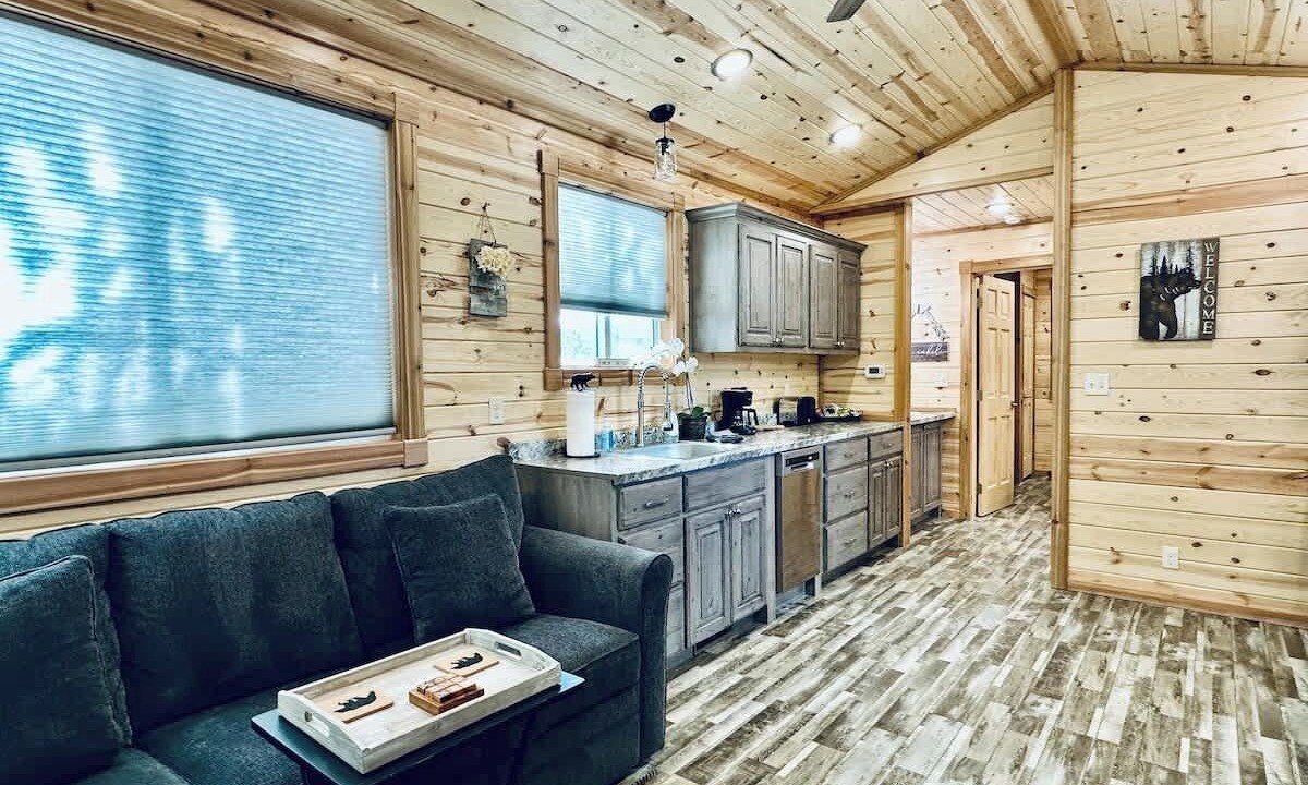 Photo of Livingroom in Island Park