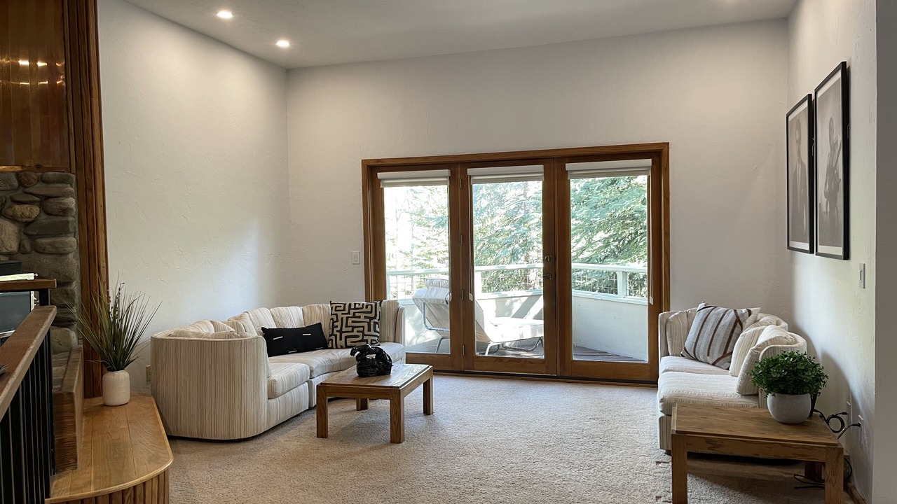 Photo of Livingroom in Warm Springs