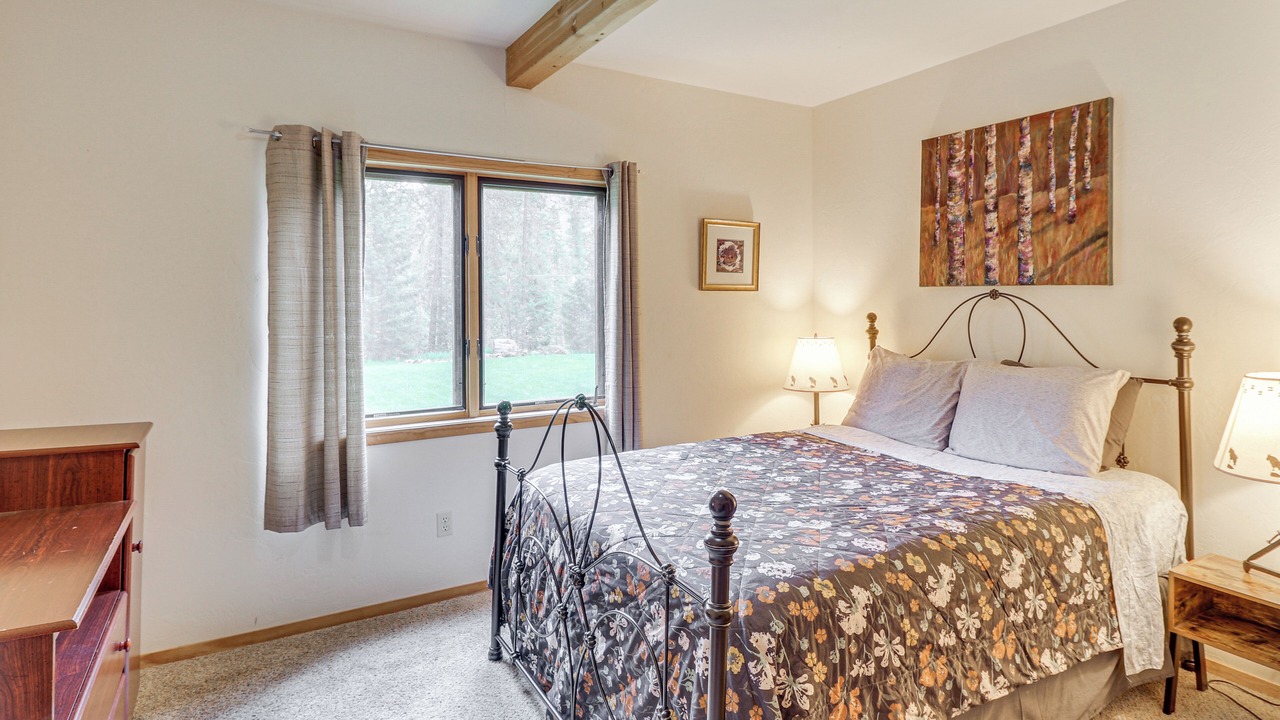 Photo of Bedroom in West Glacier
