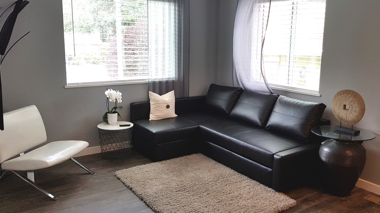 Photo of Livingroom in Northeast Bellevue