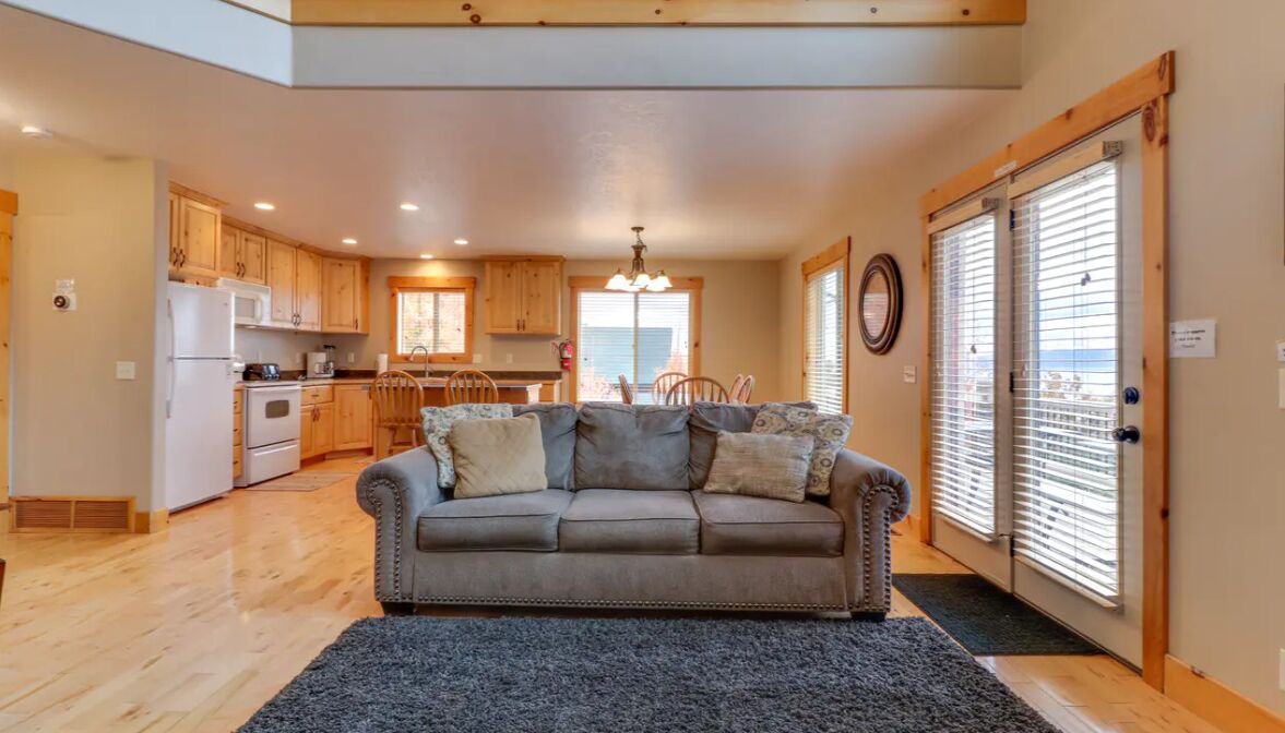 Photo of Livingroom in Harbor Village