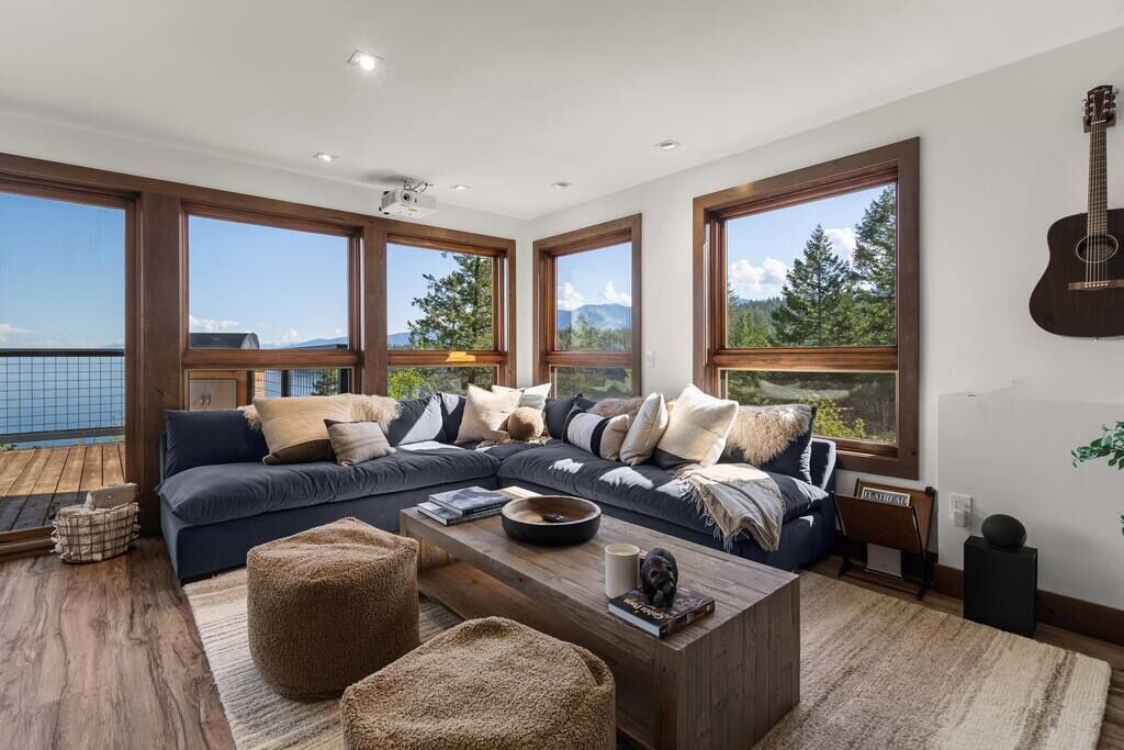 Photo of Livingroom in Finley Point
