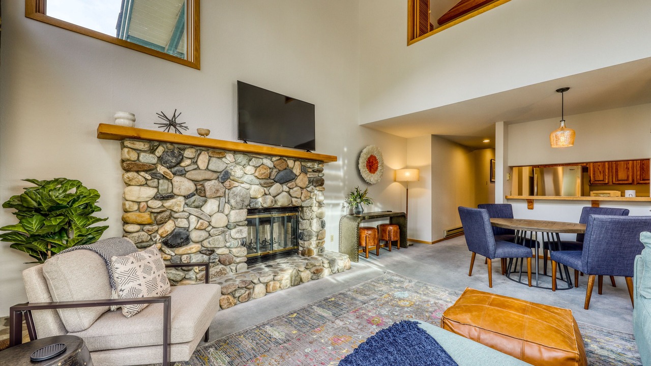 Photo of Livingroom in Warm Springs