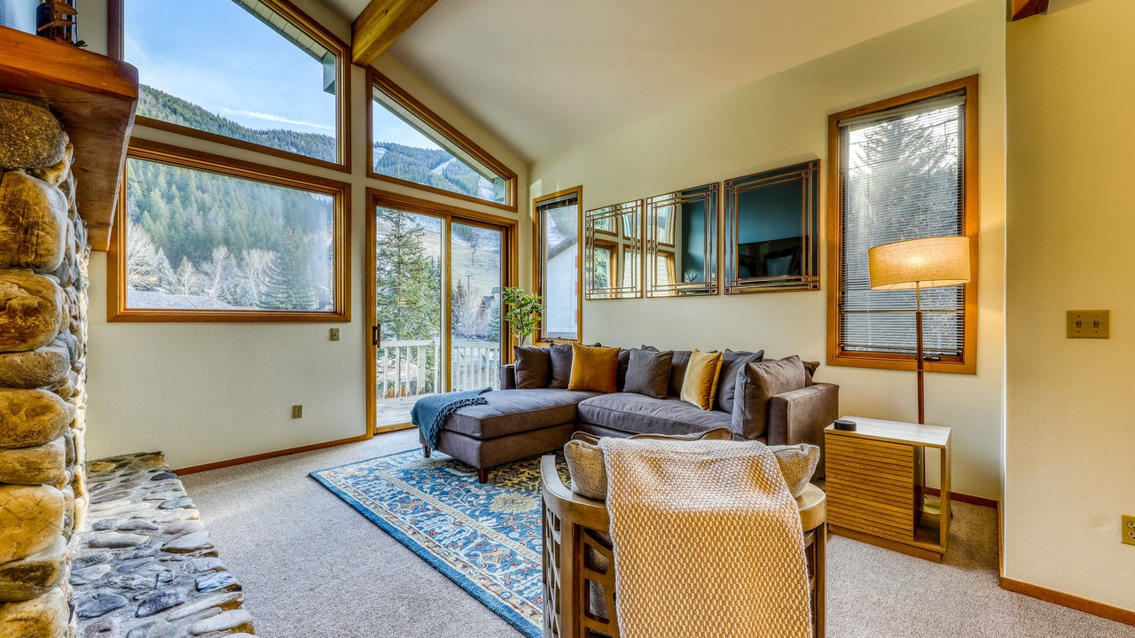 Photo of Livingroom in Warm Springs