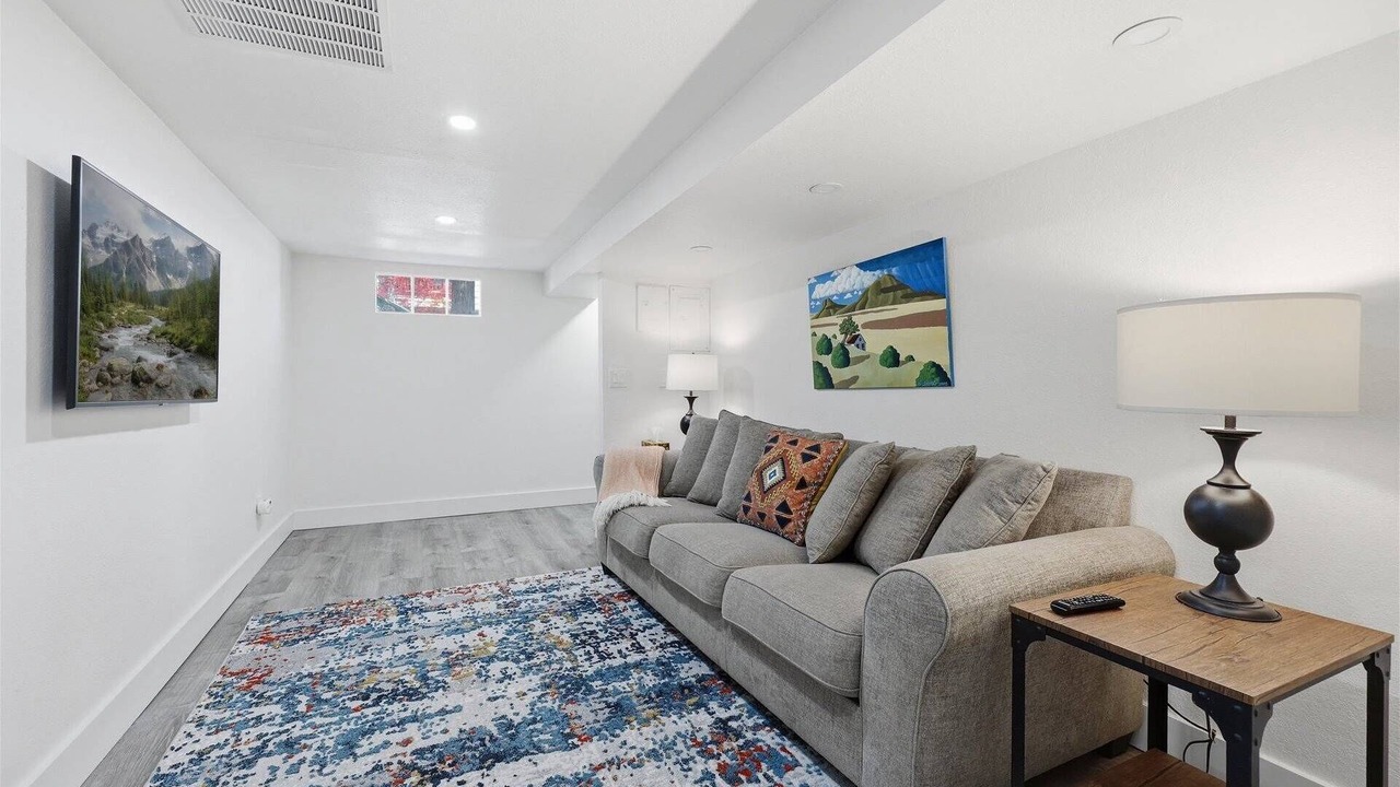 Photo of Livingroom in North End