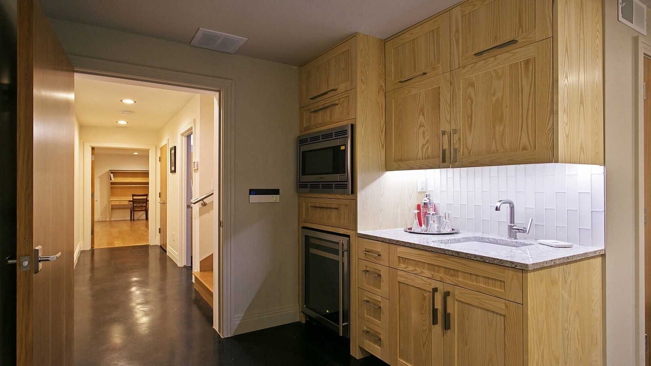 Photo of Bedroom in Central City