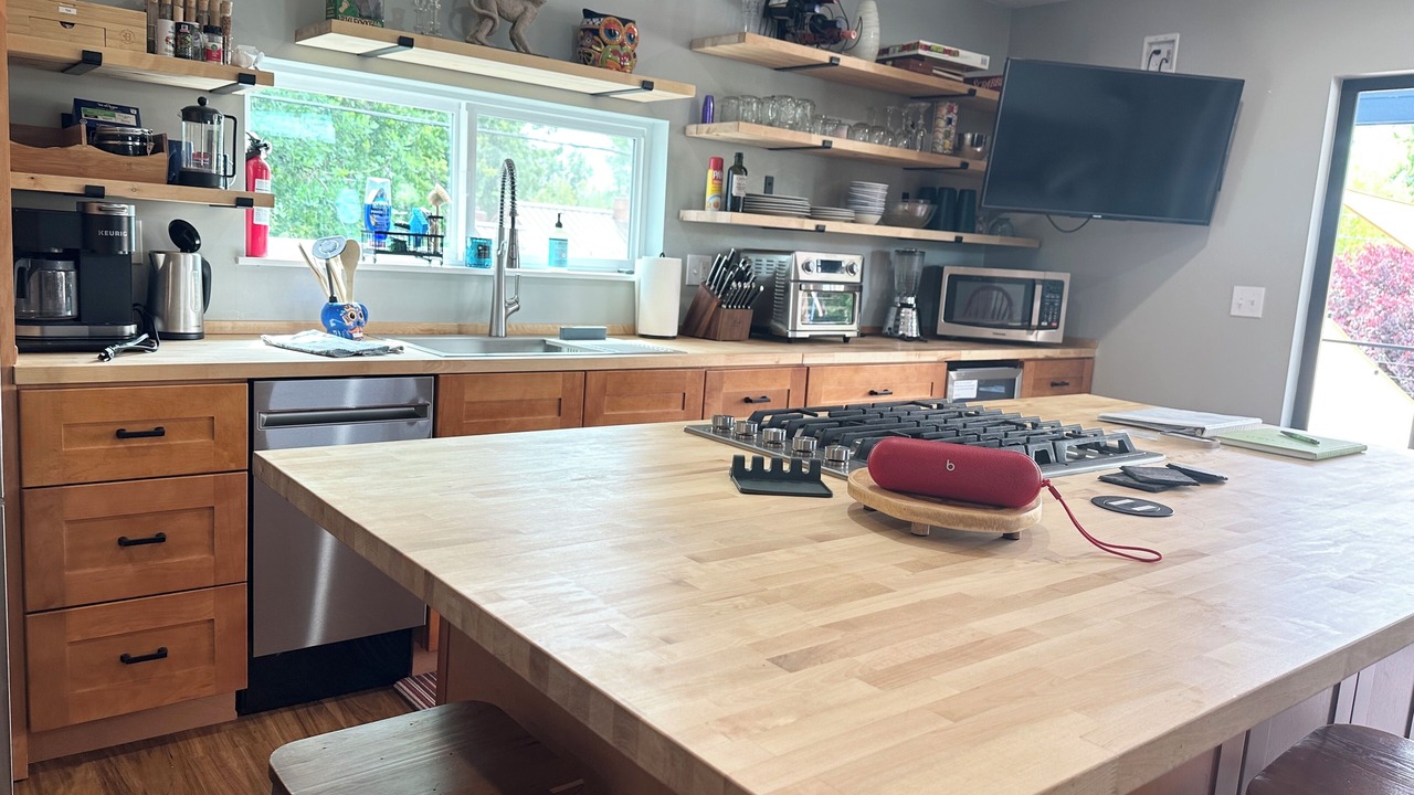 Photo of Kitchen in Depot Bench