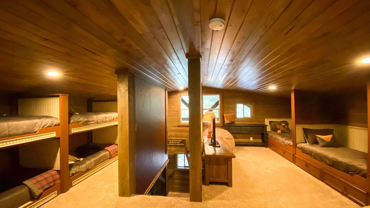 Photo of Bedroom in Island Park