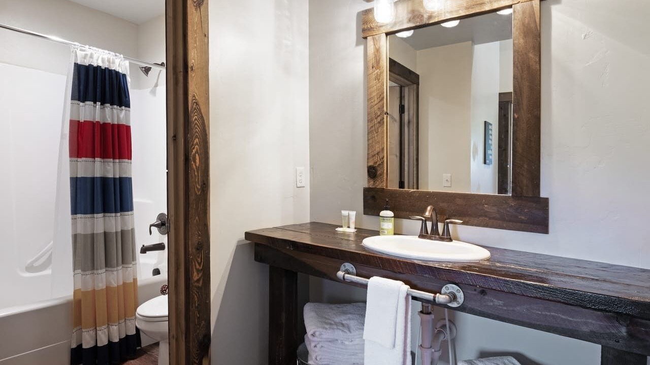 Photo of Bathroom in Garden City