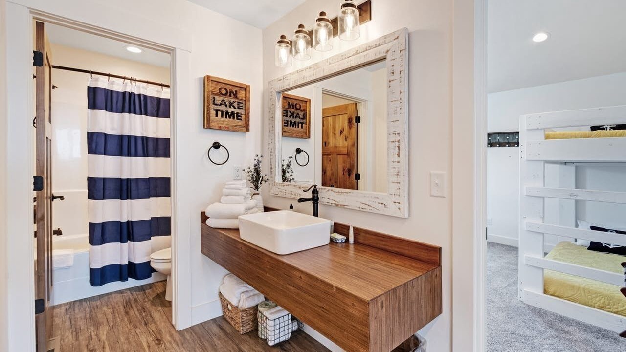 Photo of Bathroom in Garden City