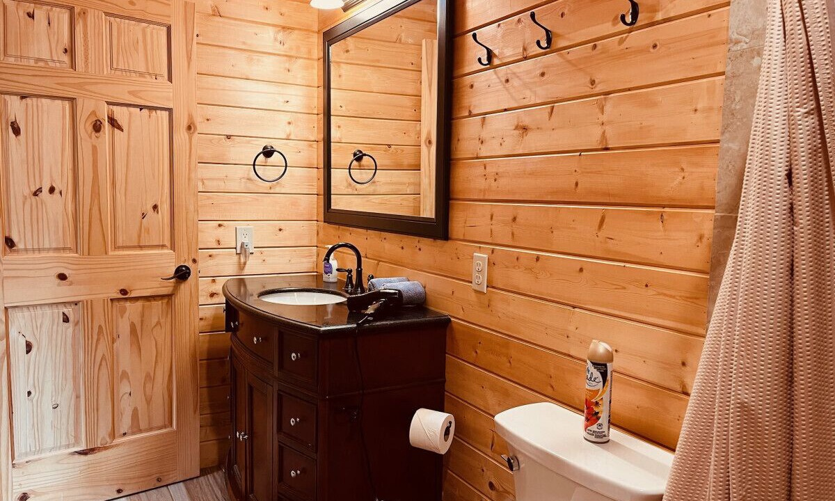 Photo of Bathroom in Island Park