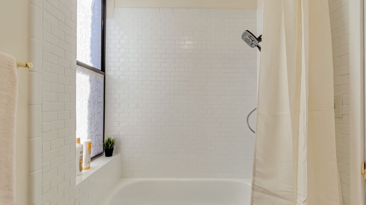 Photo of Bathroom in People's Freeway