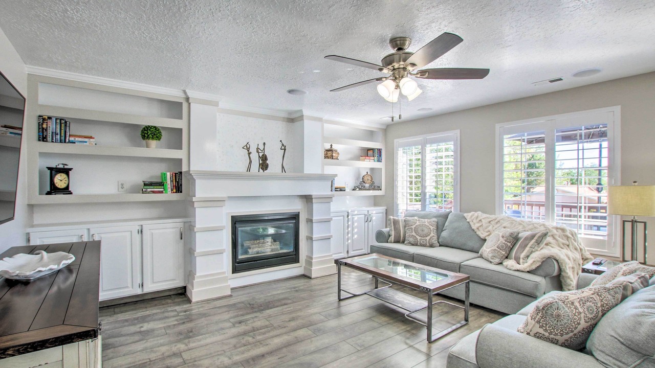 Photo of Livingroom in Layton