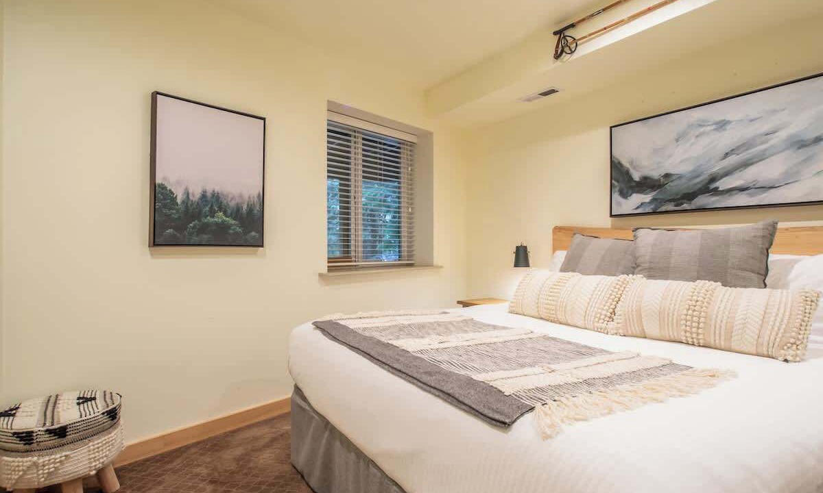 Photo of Bedroom in Glacier
