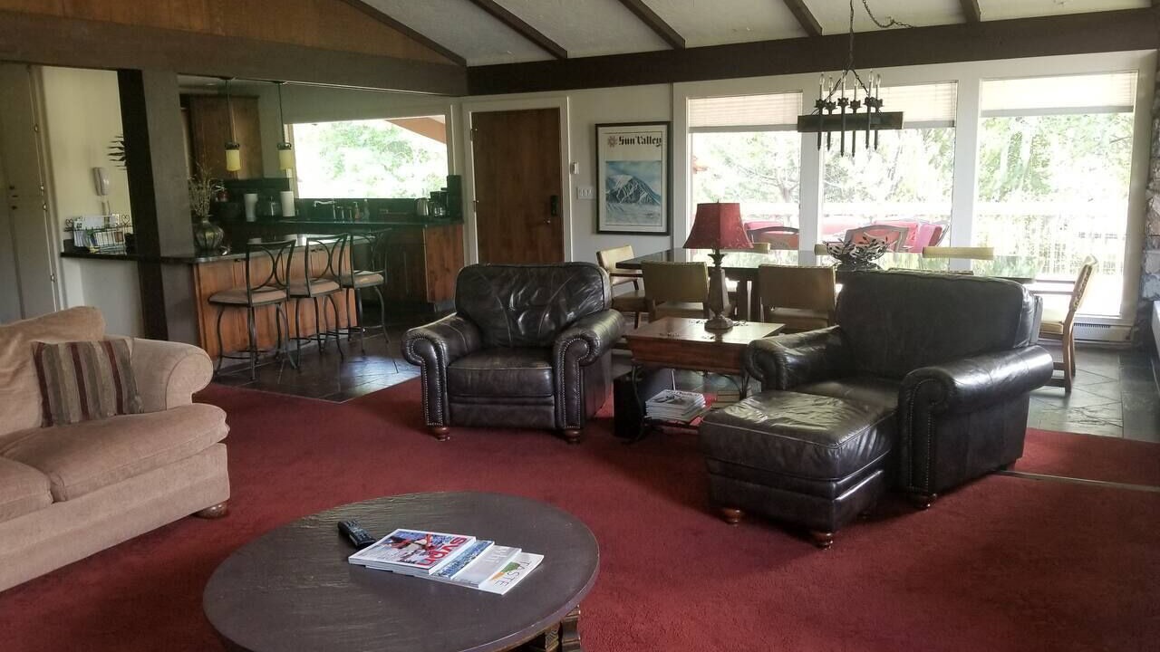 Photo of Livingroom in Elkhorn