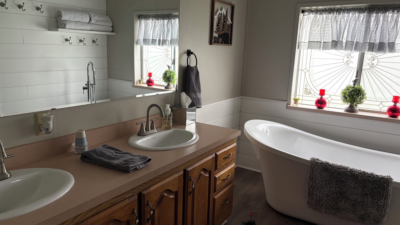 Photo of Bathroom in Irwin