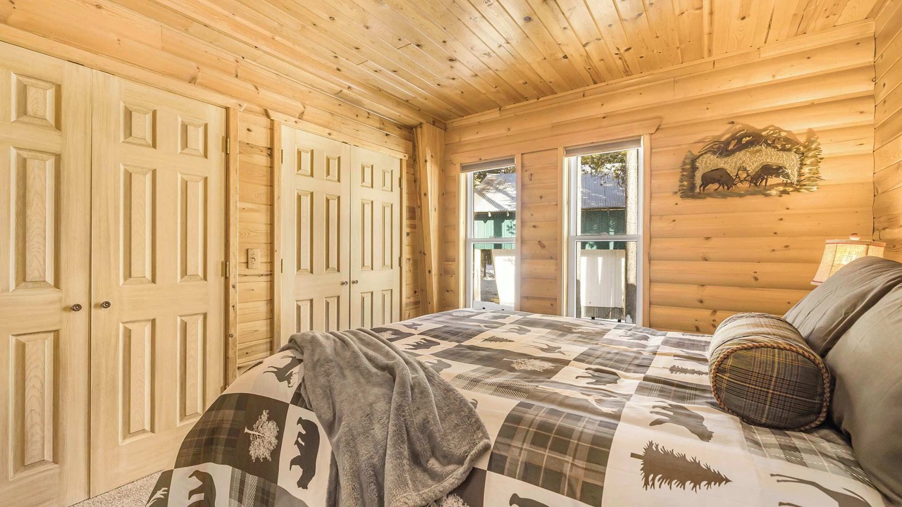 Photo of Bedroom in Island Park