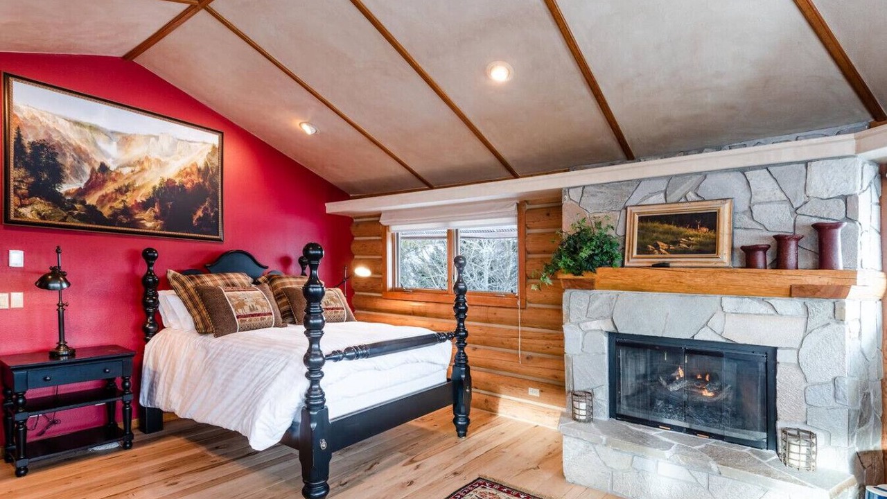 Photo of Bedroom in Game Creek