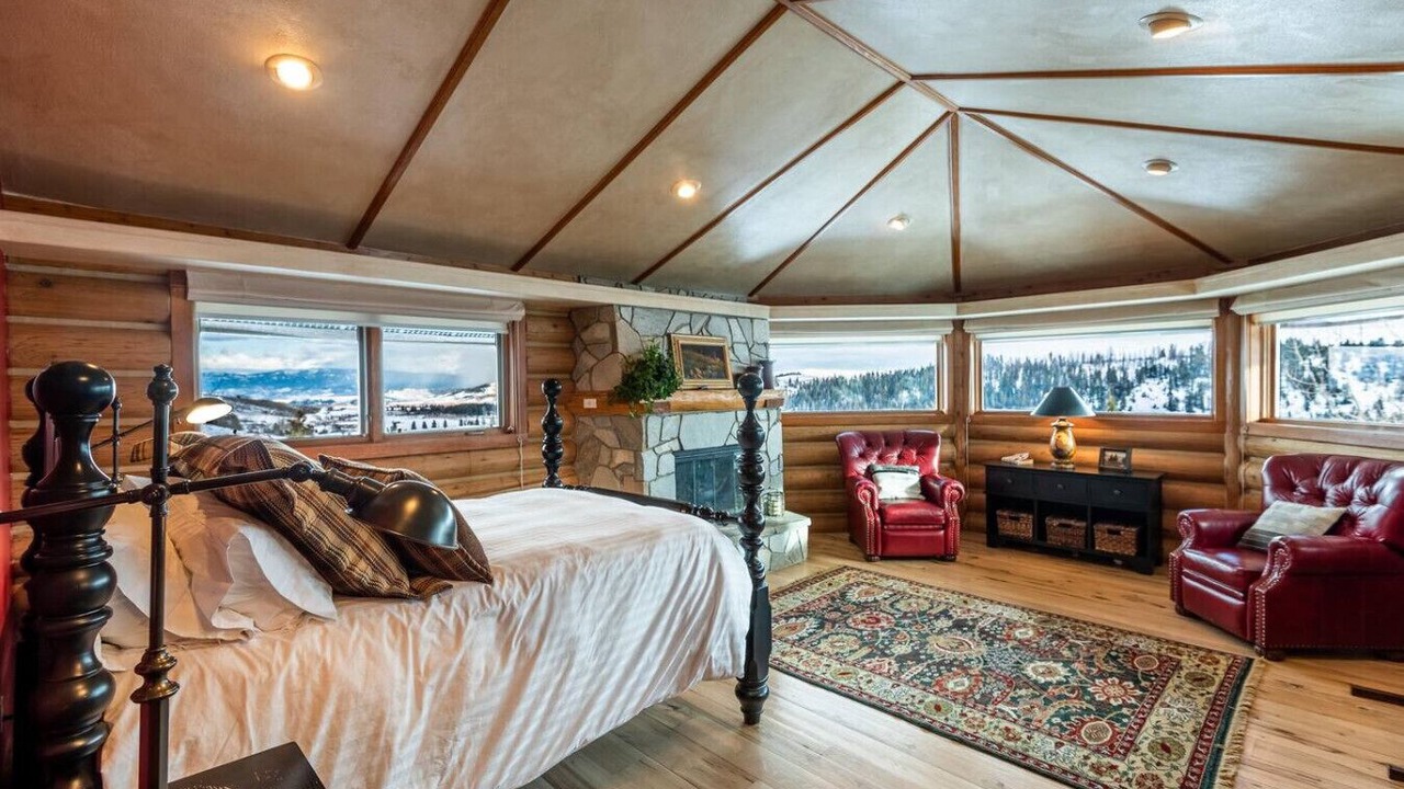 Photo of Bedroom in Game Creek