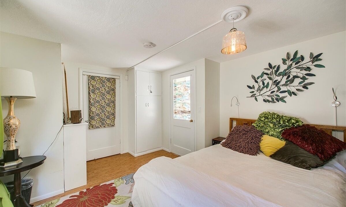 Photo of Bedroom in Depot Bench