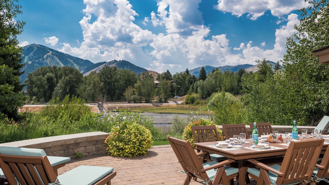 Photo of Outdoor in Elkhorn
