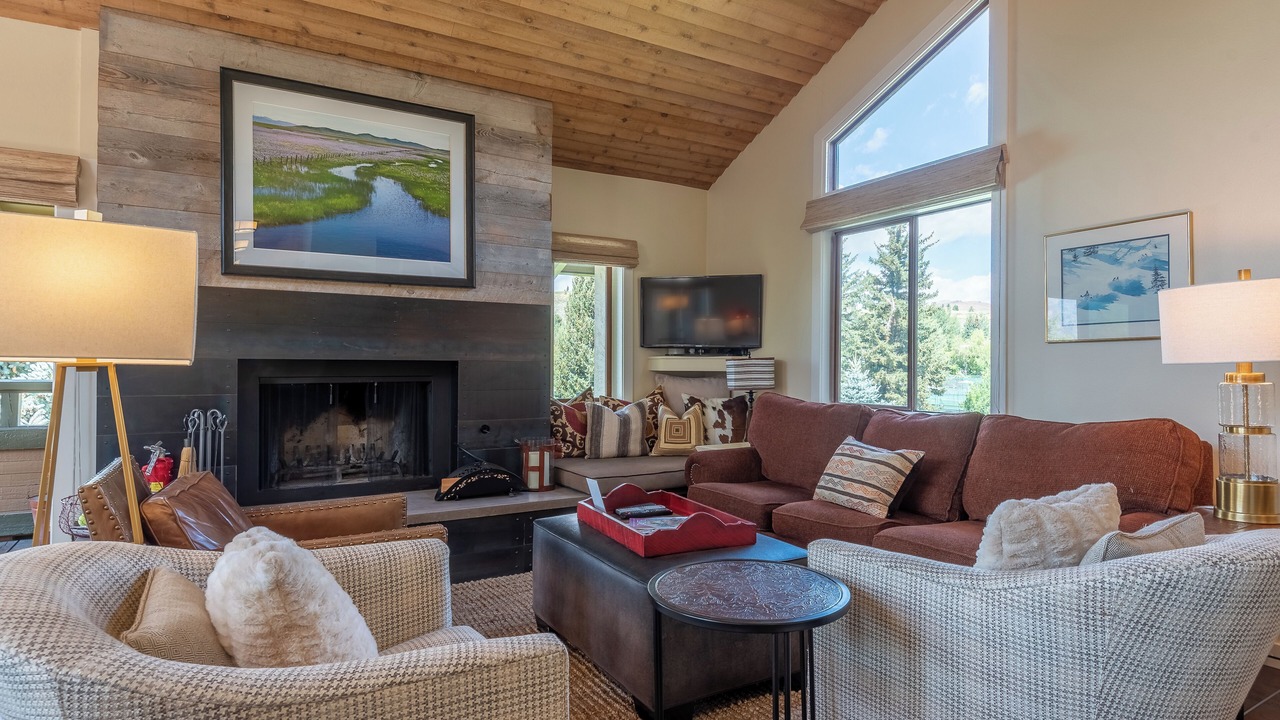 Photo of Livingroom in Elkhorn