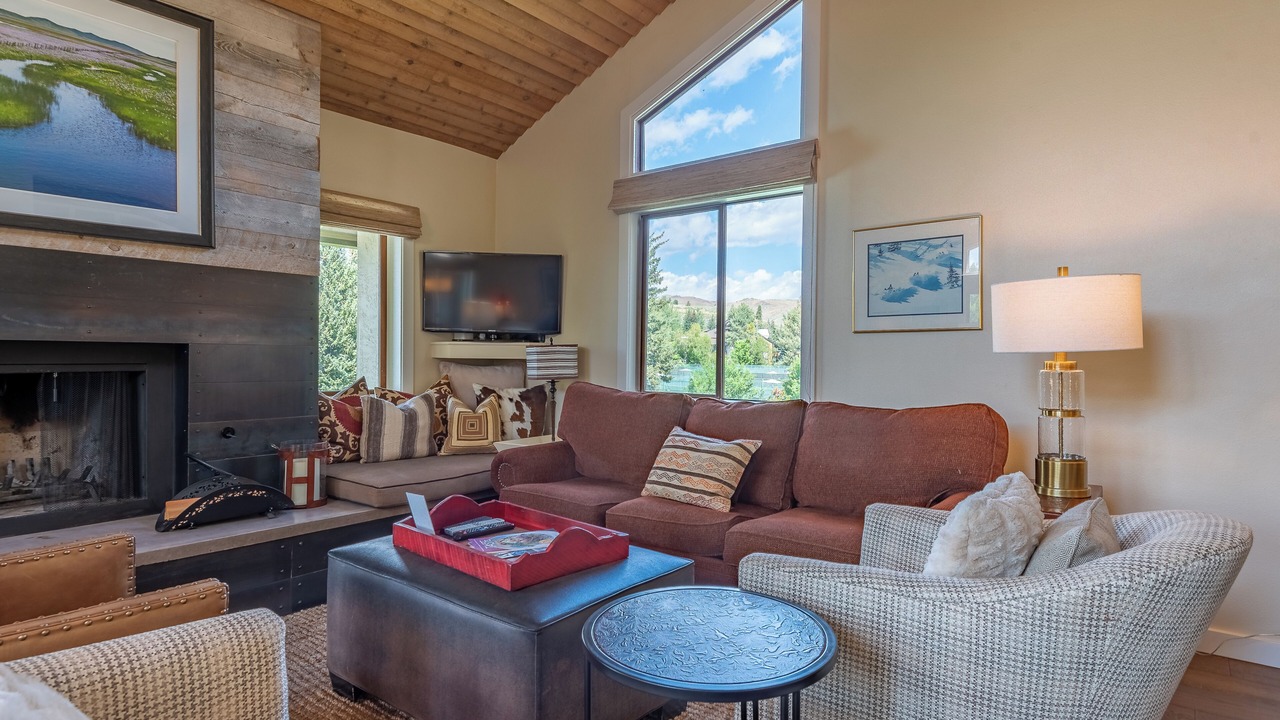 Photo of Livingroom in Elkhorn
