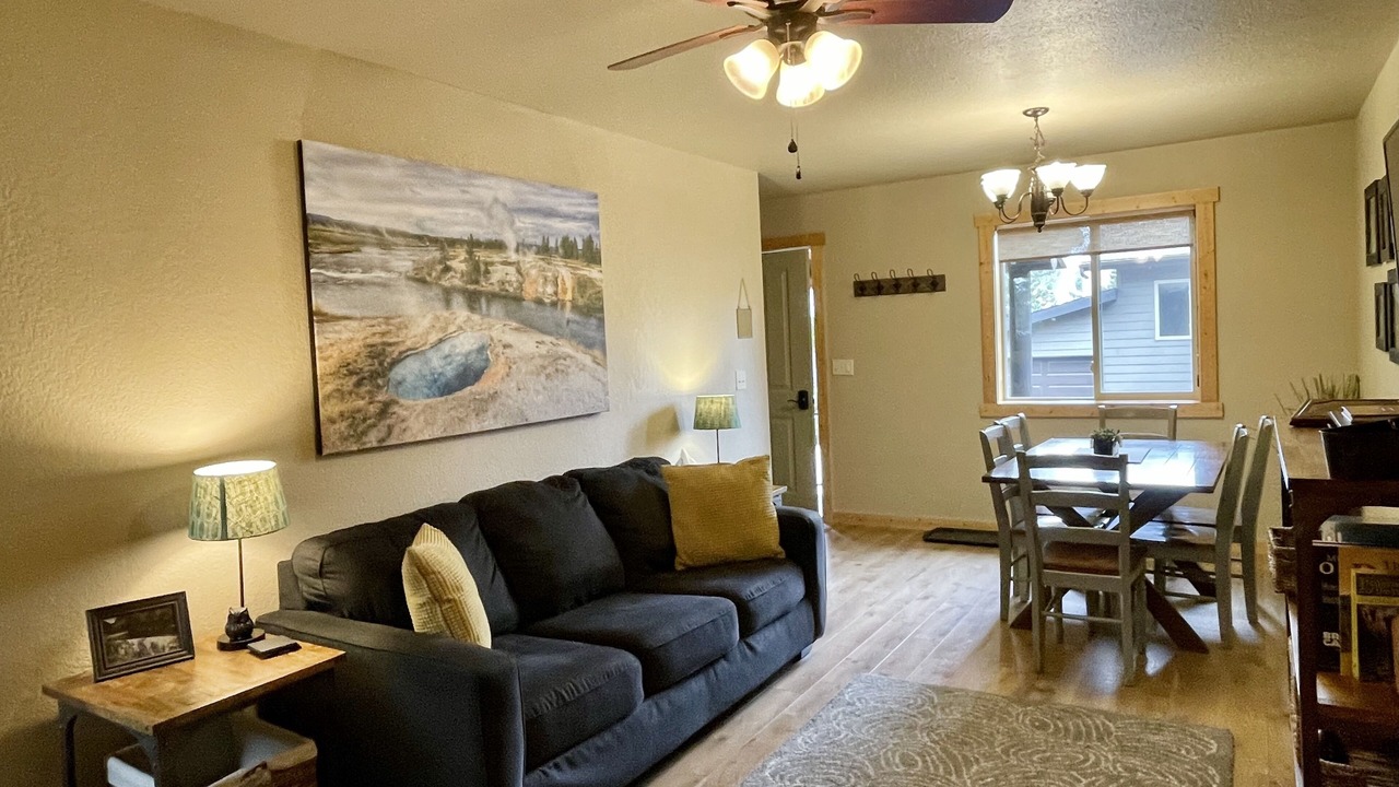 Photo of Livingroom in West Yellowstone
