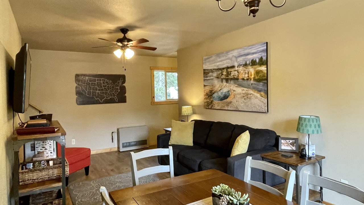 Photo of Livingroom in West Yellowstone