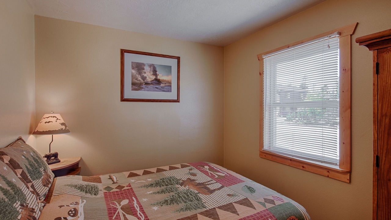 Photo of Bedroom in West Yellowstone