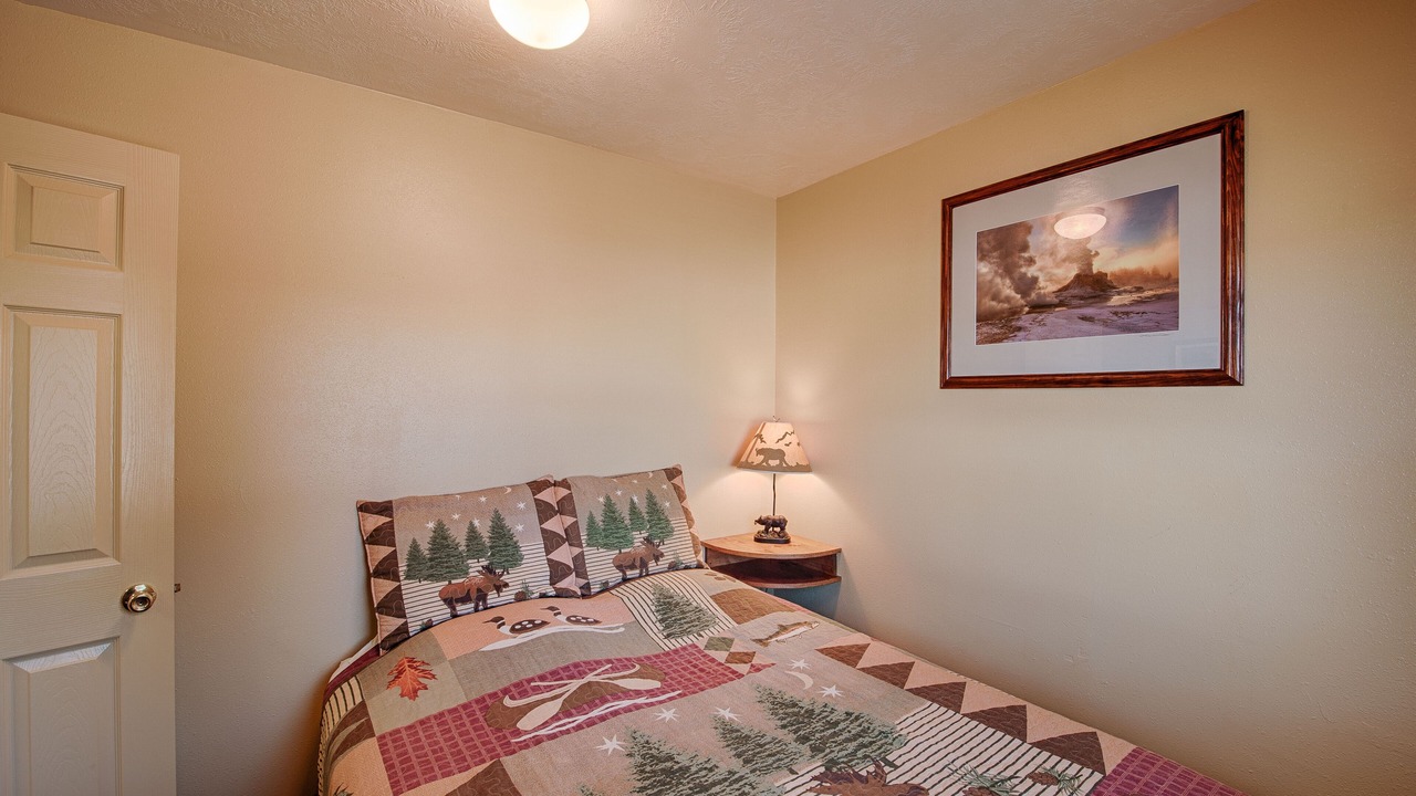 Photo of Bedroom in West Yellowstone
