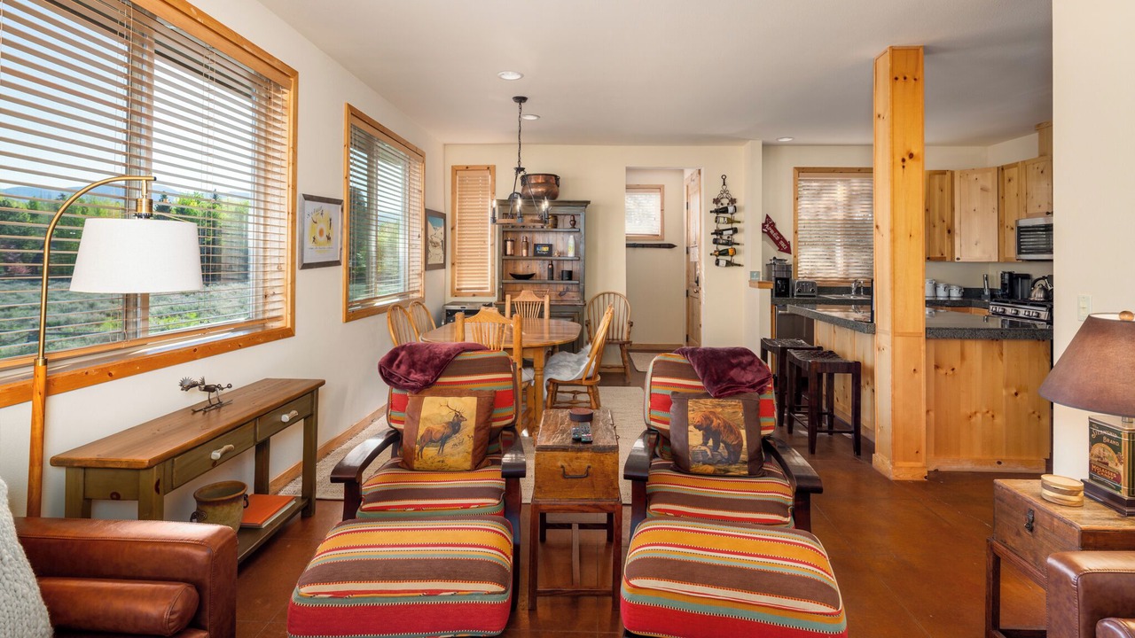 Photo of Livingroom in Warm Springs
