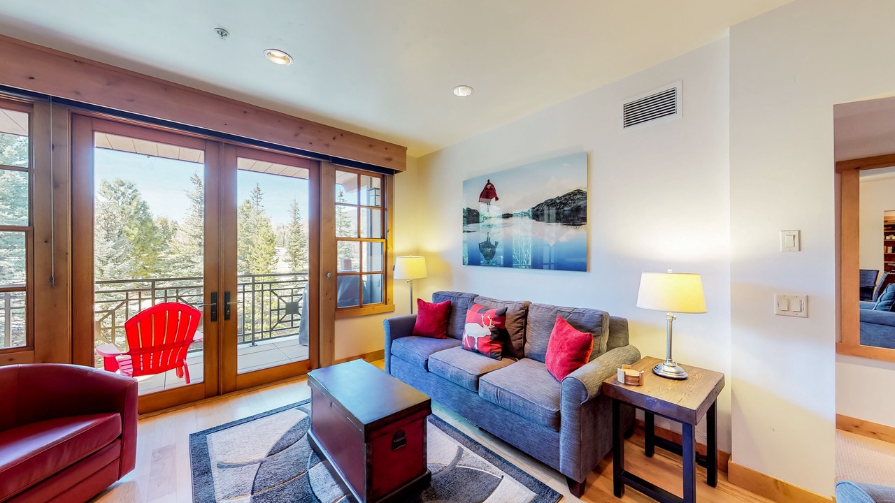 Photo of Livingroom in Elkhorn Village