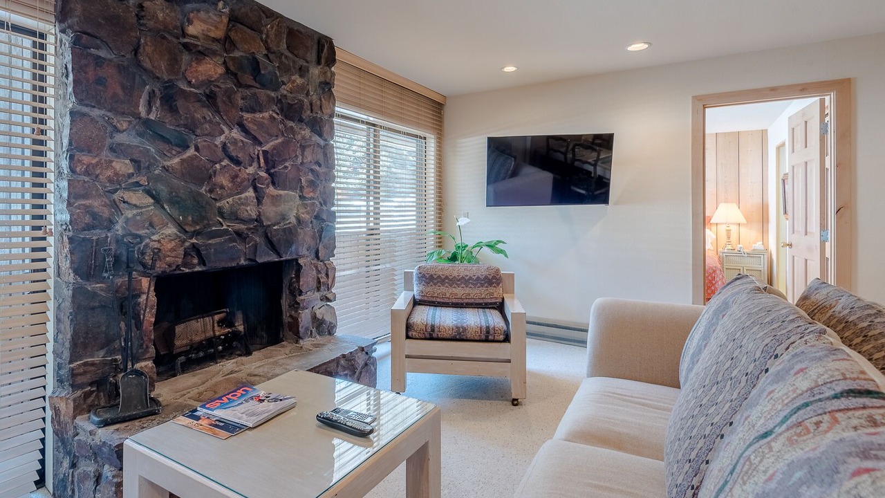 Photo of Livingroom in Warm Springs