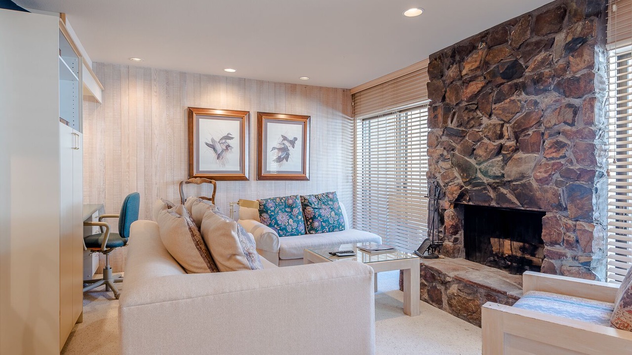 Photo of Livingroom in Warm Springs