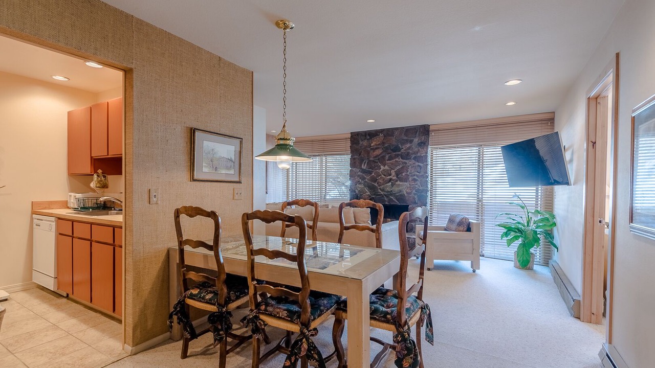 Photo of Livingroom in Warm Springs