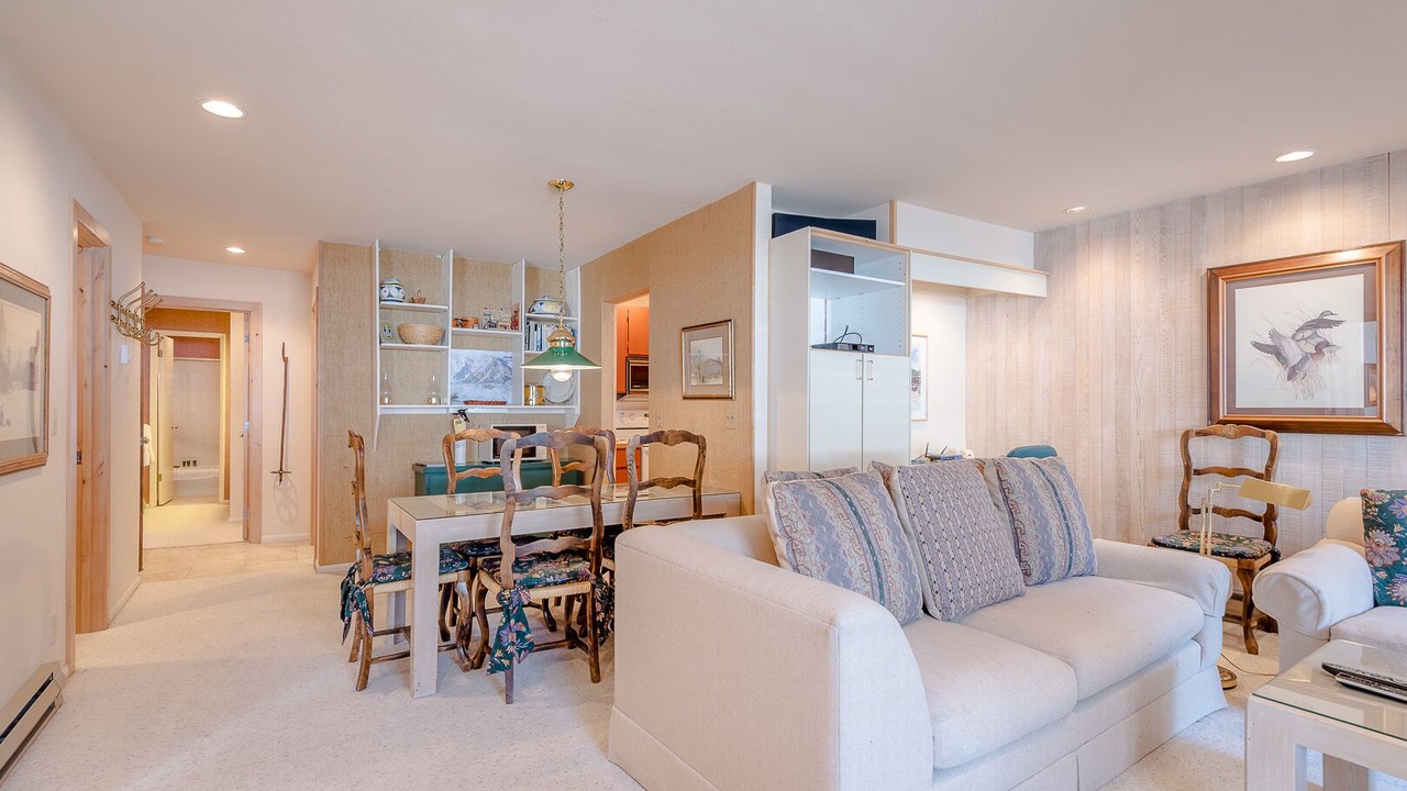 Photo of Livingroom in Warm Springs