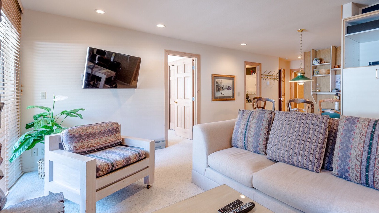 Photo of Livingroom in Warm Springs