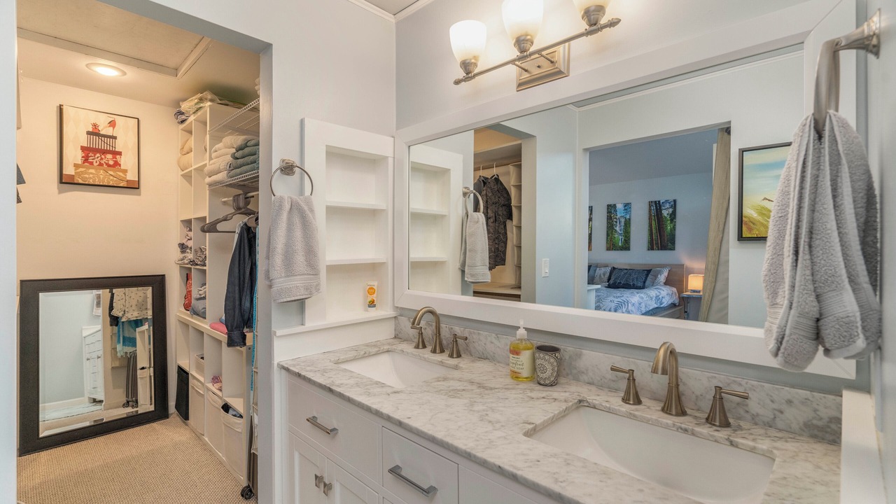 Photo of Bathroom in Clyde Hill