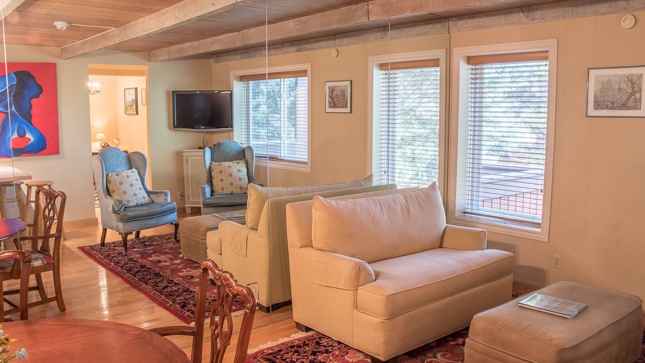 Photo of Livingroom in Elkhorn
