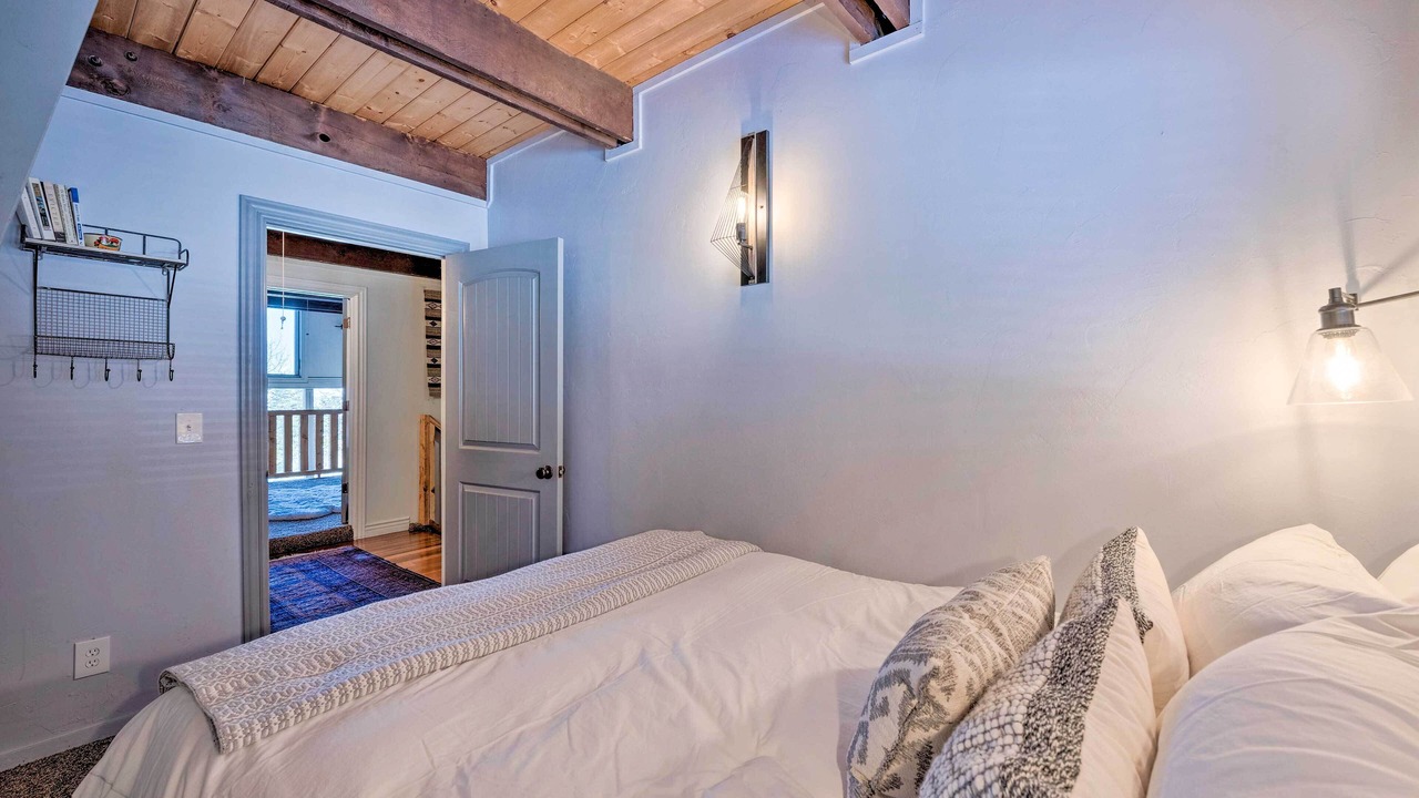 Photo of Bedroom in Tollgate Canyon