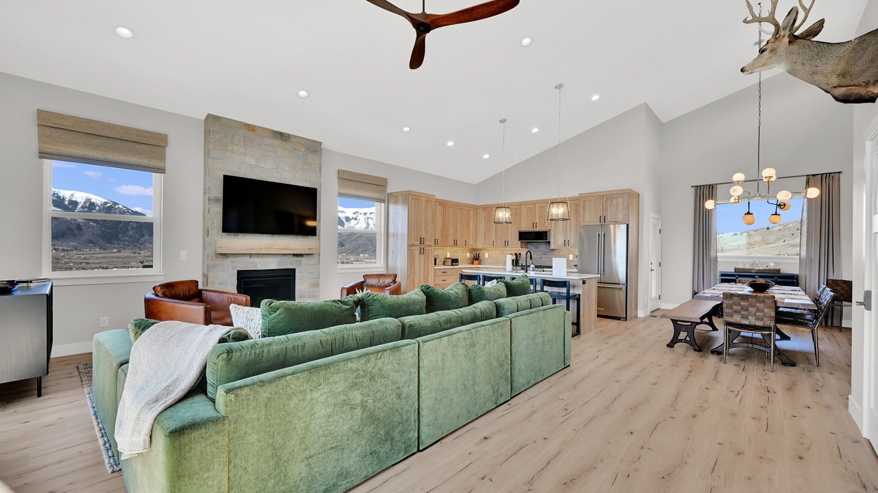 Photo of Livingroom in Wolf Creek