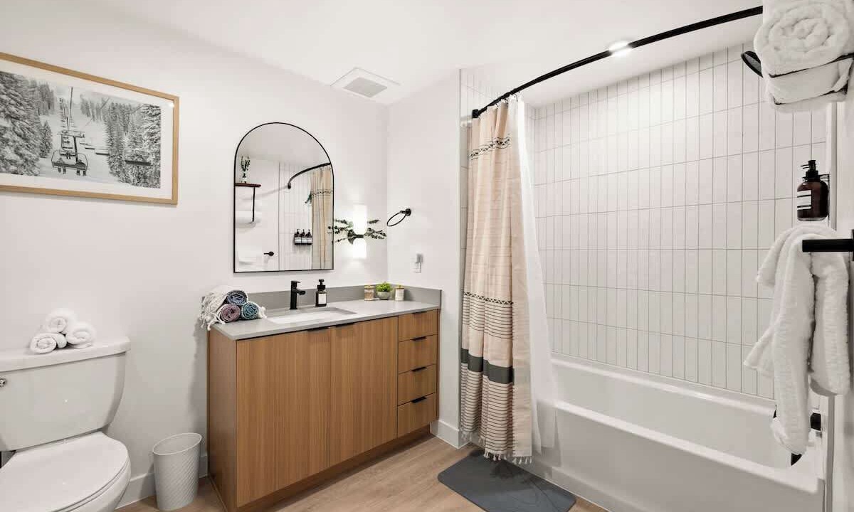 Photo of Bathroom in People's Freeway
