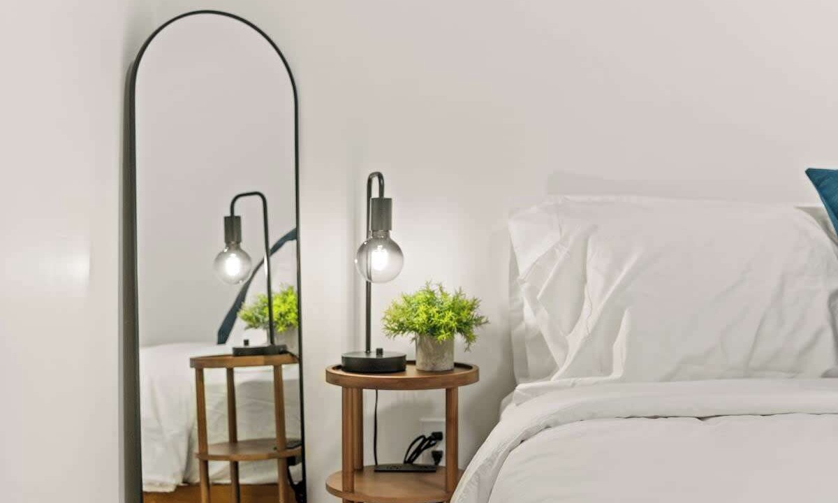 Photo of Bedroom in People's Freeway