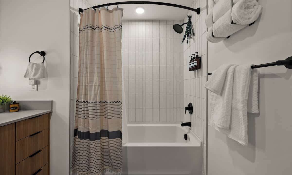 Photo of Bathroom in People's Freeway