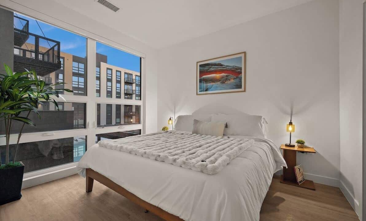 Photo of Bedroom in People's Freeway