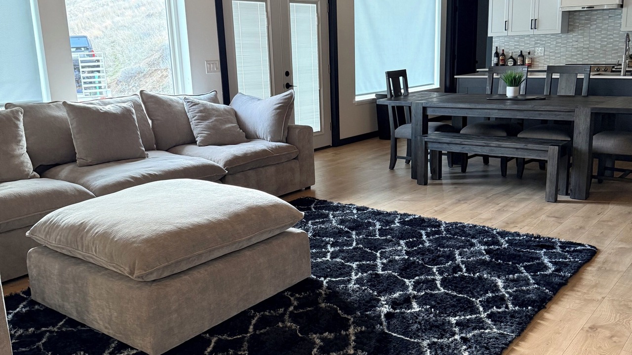 Photo of Livingroom in White Bird
