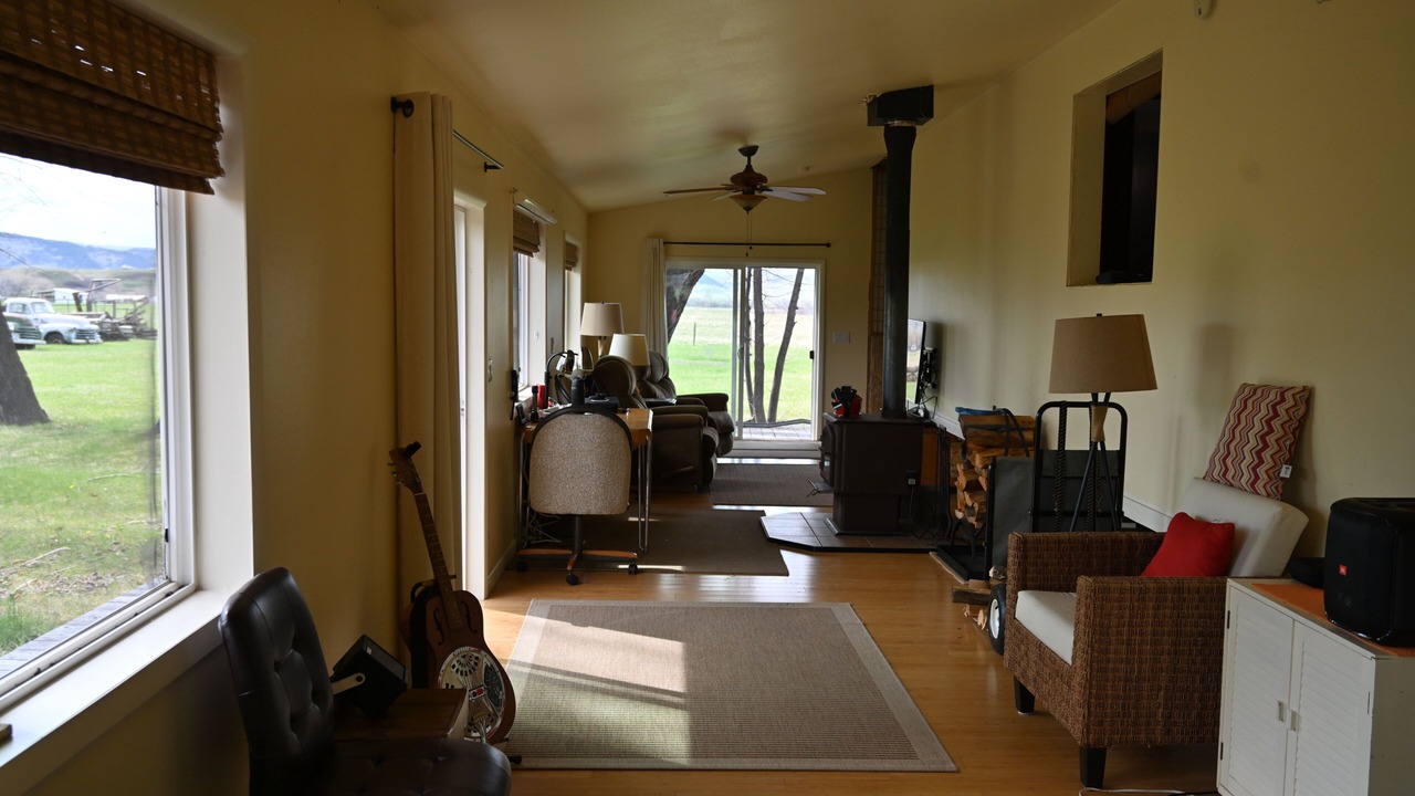 Photo of Livingroom in Big Horn County