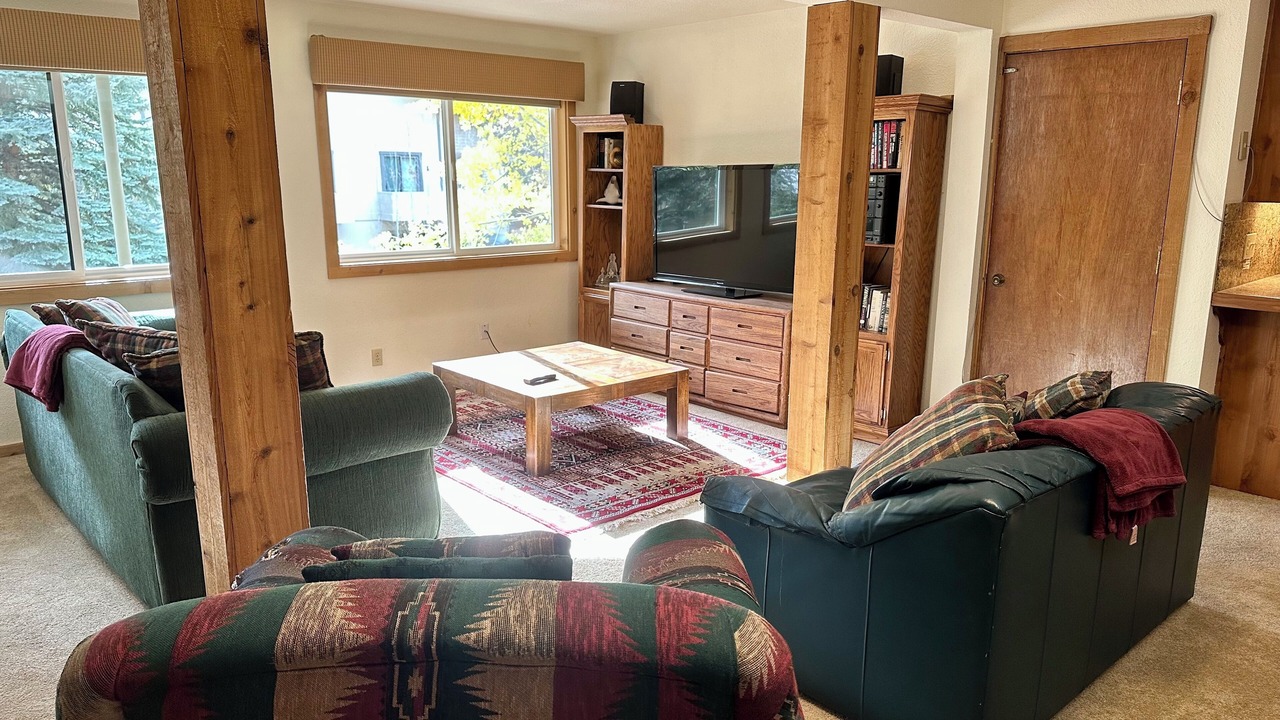 Photo of Livingroom in Warm Springs